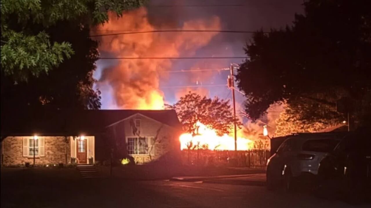 Fire Crews Extinguish Accidental House Fire in Hewitt, Texas