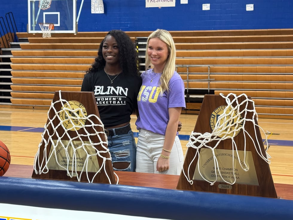 La Vega celebrates Kelly, Linstrom on Signing Day
