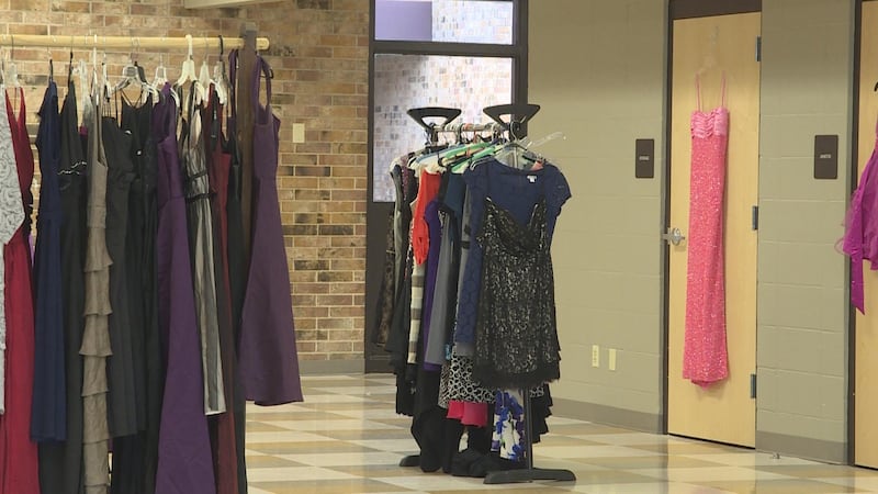 nonprofit prom dresses Sun Prairie nonprofit giving away free prom dresses