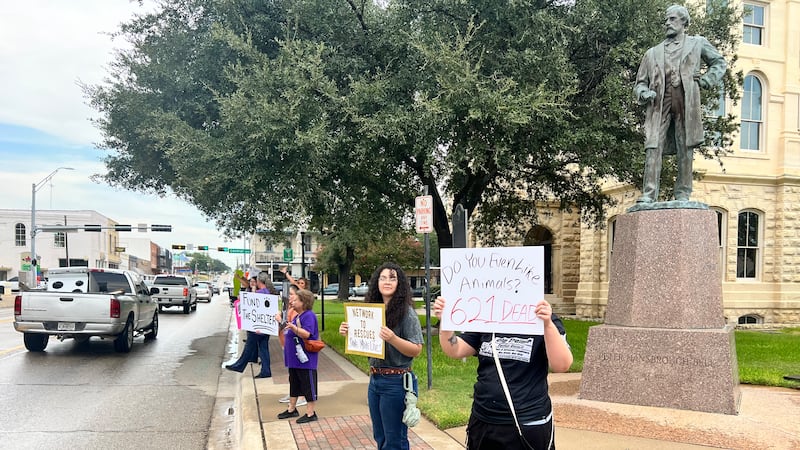 Animal advocates rally for funding changes to Bell County animal shelter