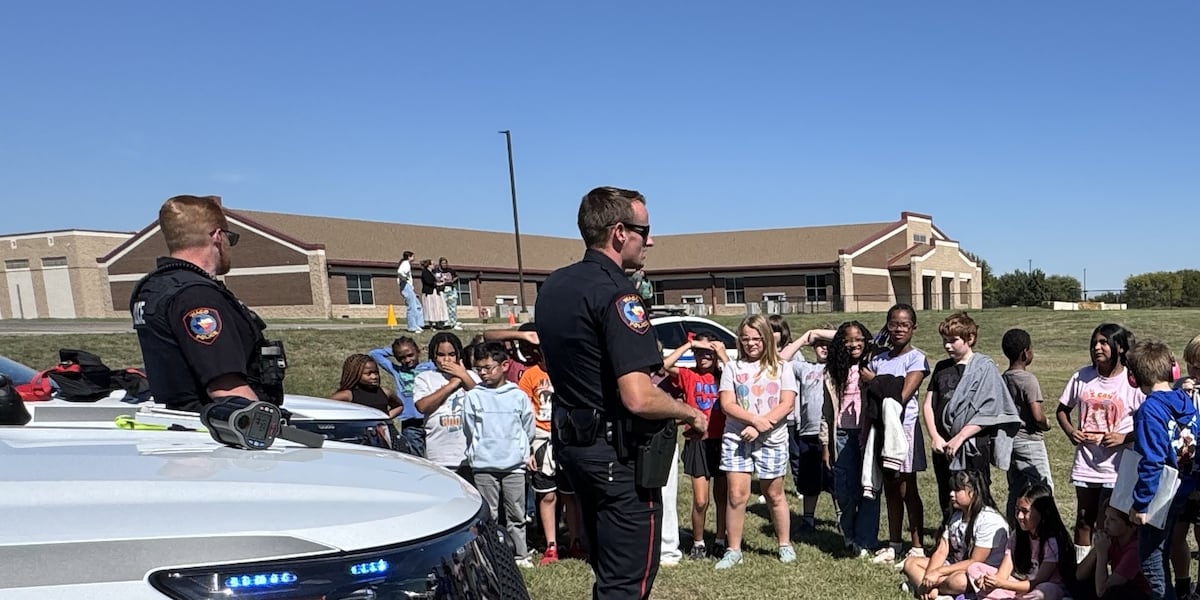 Service Before D Day Ribbon Waco police surprise Castleman Creek Elementary students with Red ...