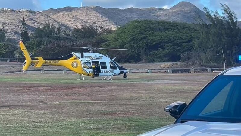 A paraglider slammed into the mountains in East Oahu Monday afternoon.