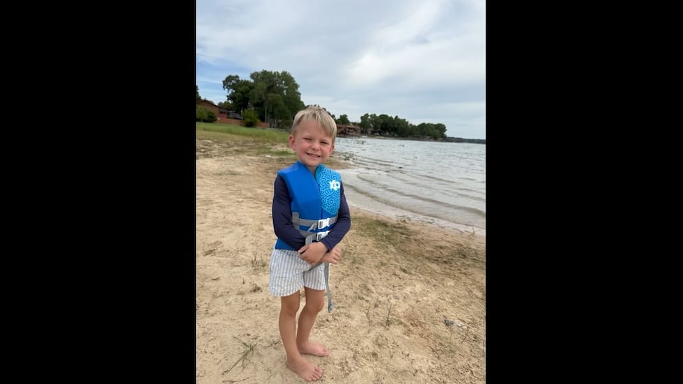 Mother Ashley McCombs says her 6-year-old son, Oaks, nearly drowned after his life jacket...