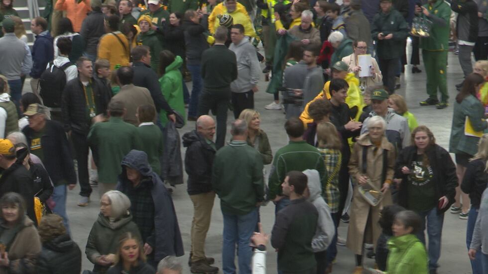 Los fanáticos de Baylor ponen un pie en el Foster Pavilion Arena de más de $200 millones para la apertura de la temporada