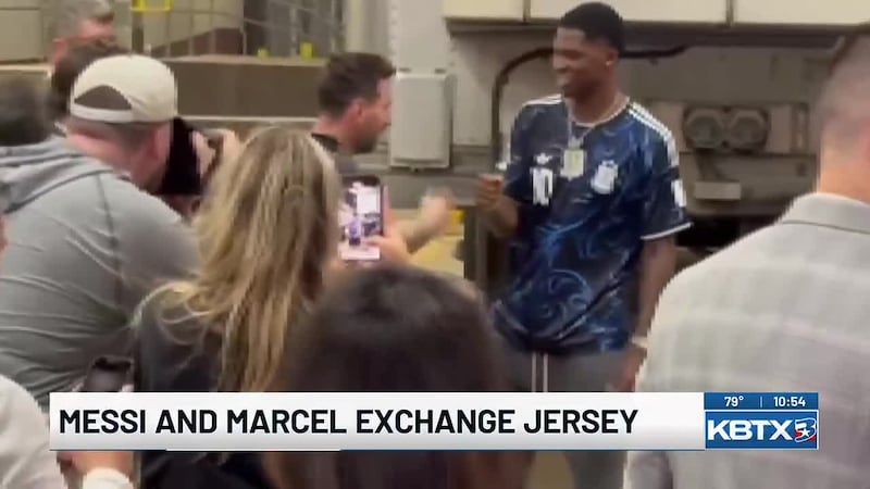 Lionel Messi exchanges jersey with Marcel Reed